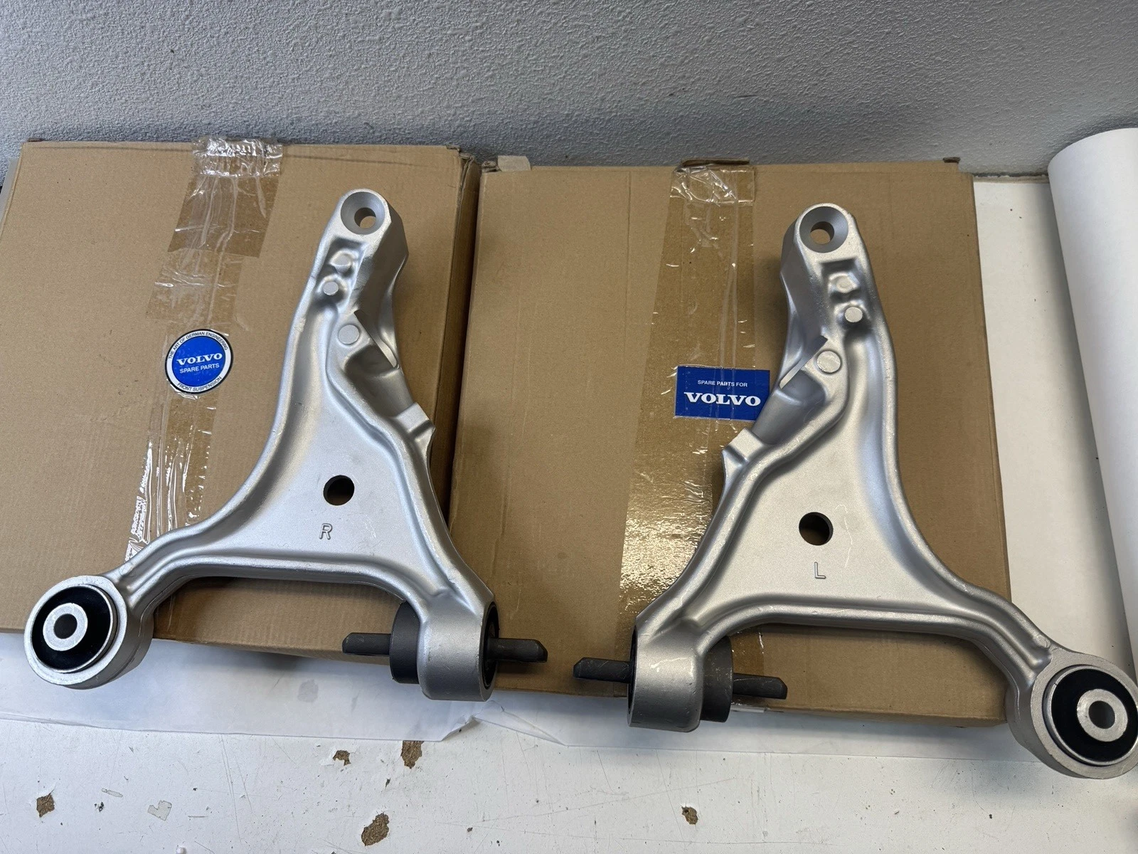 Front Lower Control Arm (Set Of 2), VOLVO S80, Left 30635227, Right 30635228